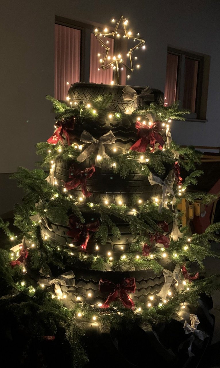 Weihnachtsbaum der Firma Kriegl